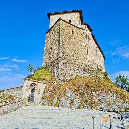 Locanda Del Castello Frontone Екстер'єр фото