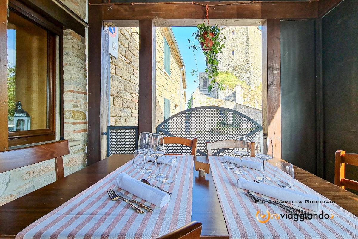 Locanda Del Castello Frontone Екстер'єр фото