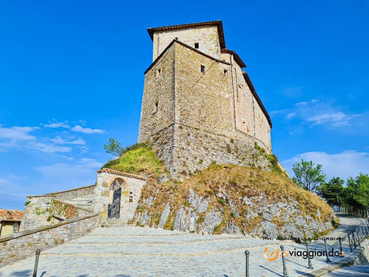 Locanda Del Castello Frontone Екстер'єр фото