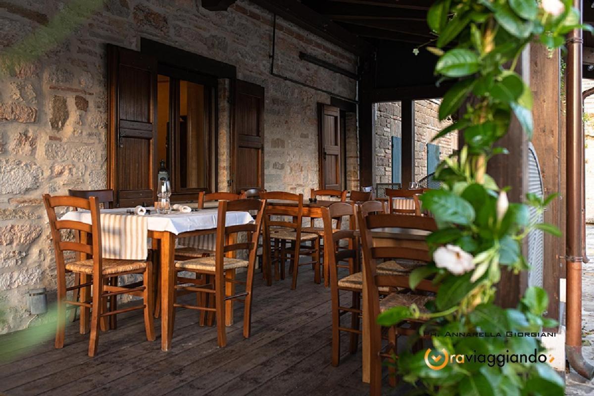 Locanda Del Castello Frontone Екстер'єр фото