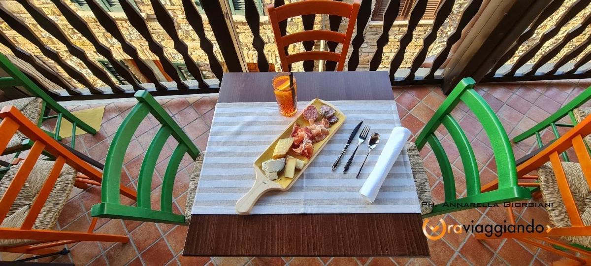 Locanda Del Castello Frontone Екстер'єр фото