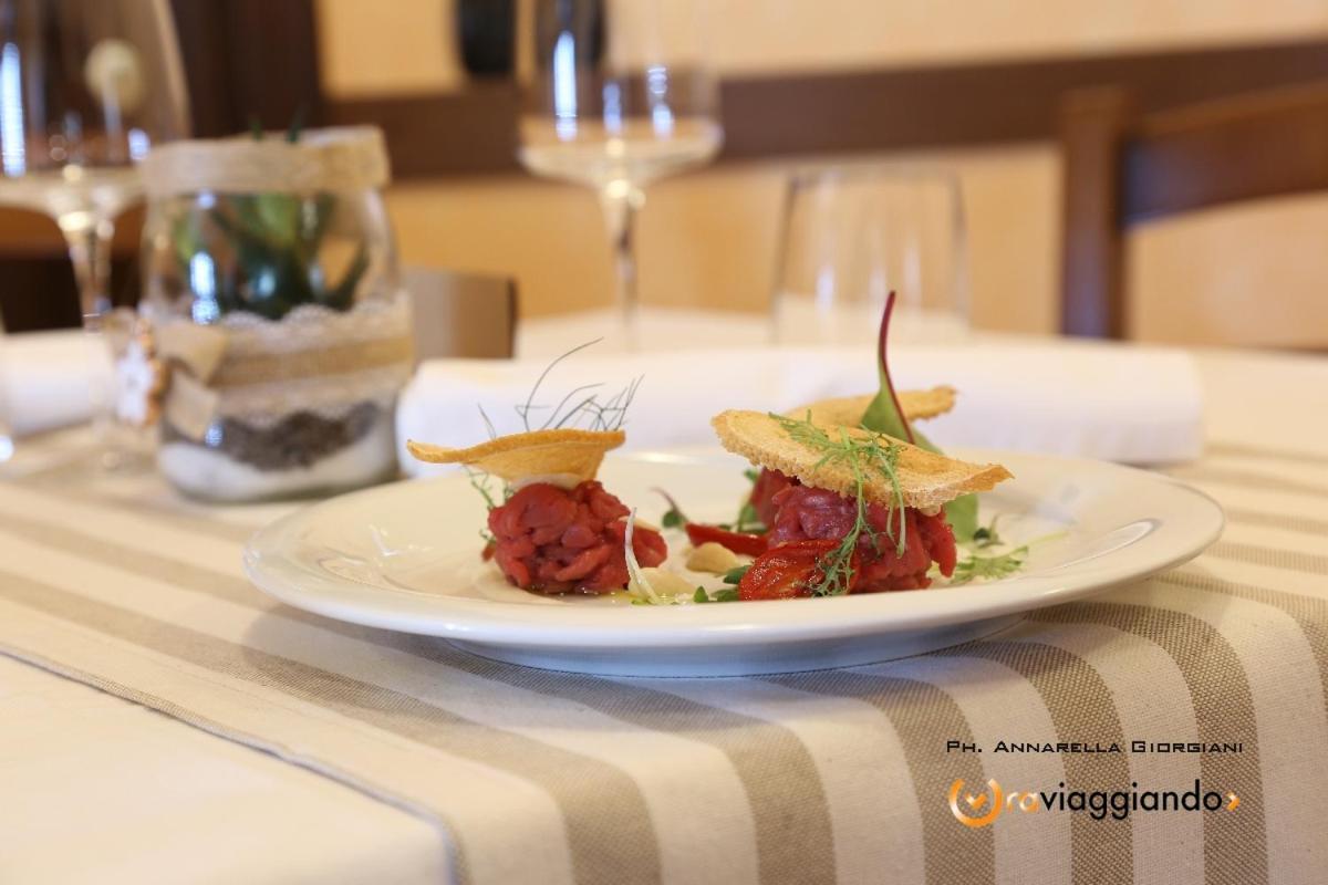 Locanda Del Castello Frontone Екстер'єр фото