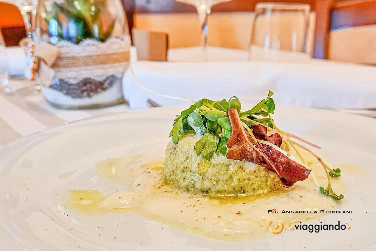 Locanda Del Castello Frontone Екстер'єр фото