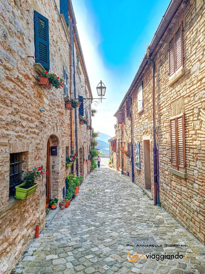 Locanda Del Castello Frontone Екстер'єр фото