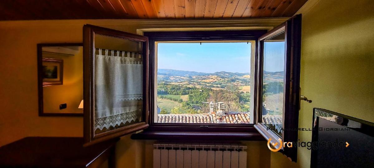 Locanda Del Castello Frontone Екстер'єр фото